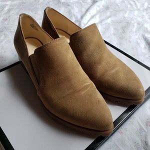 Tan "Lindeno" Slip On Loafers